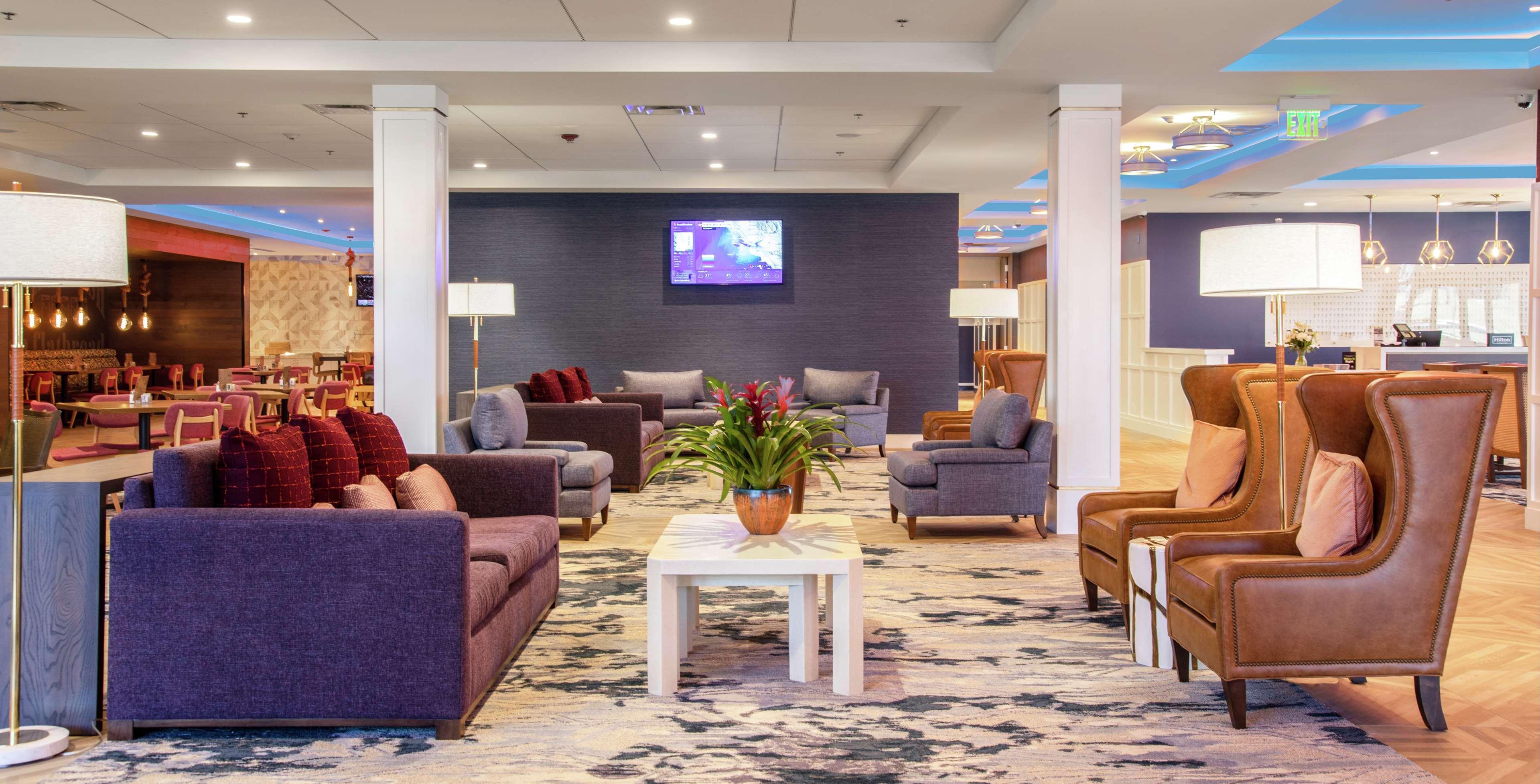 Hotel Doubletree By Hilton Hot Springs Extérieur photo