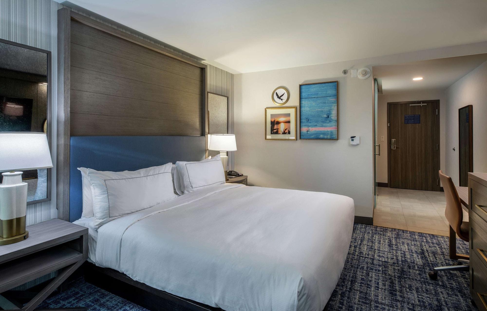Hotel Doubletree By Hilton Hot Springs Extérieur photo