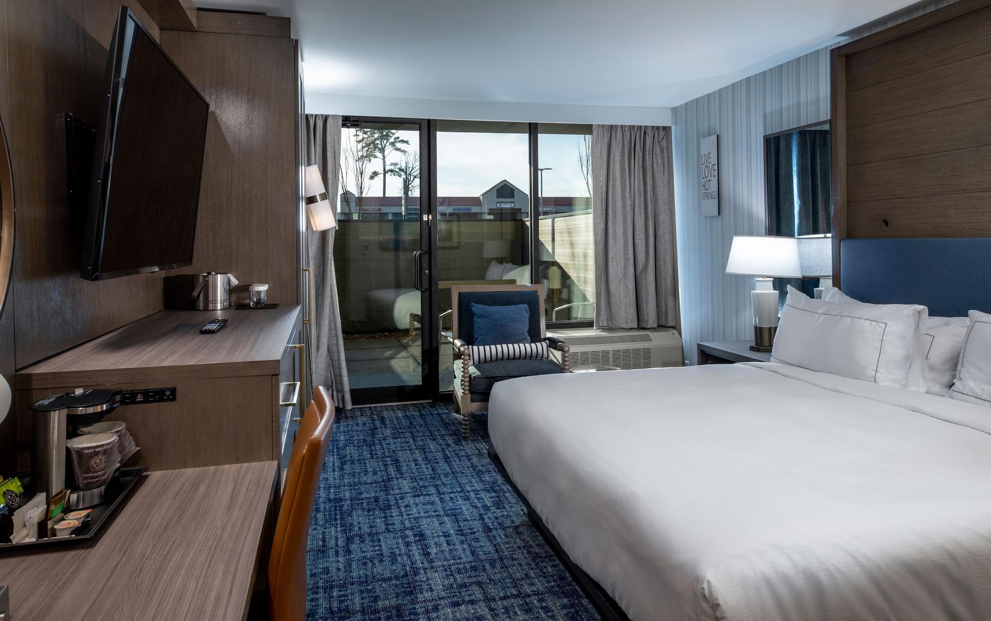 Hotel Doubletree By Hilton Hot Springs Extérieur photo