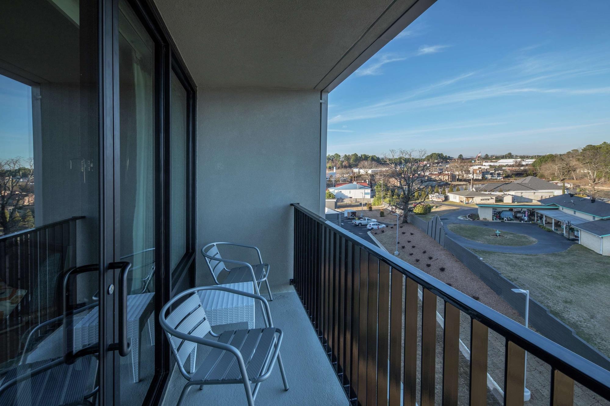 Hotel Doubletree By Hilton Hot Springs Extérieur photo
