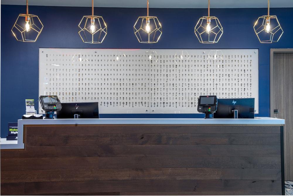 Hotel Doubletree By Hilton Hot Springs Extérieur photo