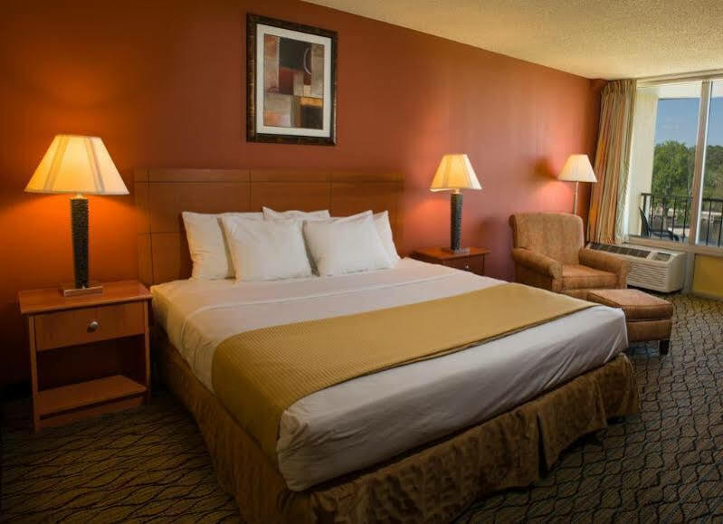 Hotel Doubletree By Hilton Hot Springs Extérieur photo